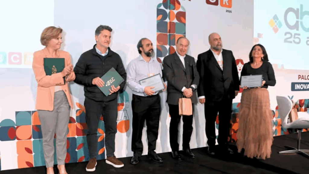 Imagem com representantes da antiga gestão da ABCR no Festival ABCR 2025.